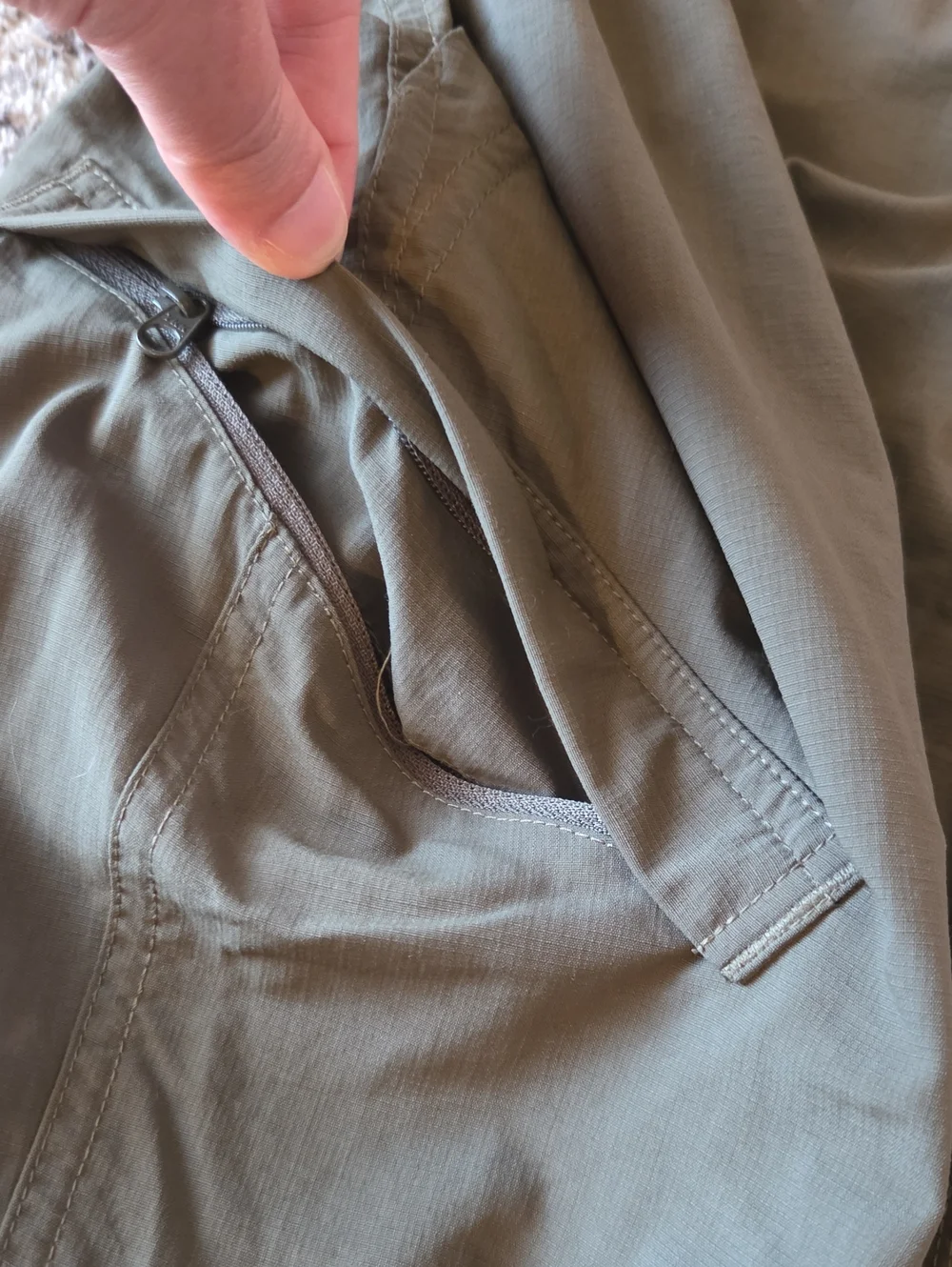 The North Face Hiking Cargo Pants 100% Nylon Dark Olive Green Mens Size 40 Short